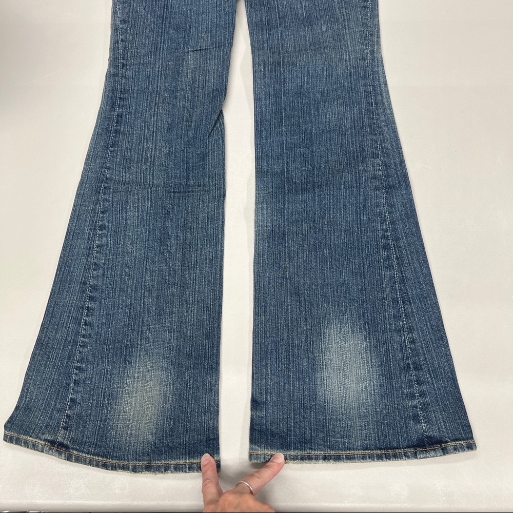 Vintage Bebe Kayla Distressed Flare Leg Chainmail Jean - Picture 13 of 16